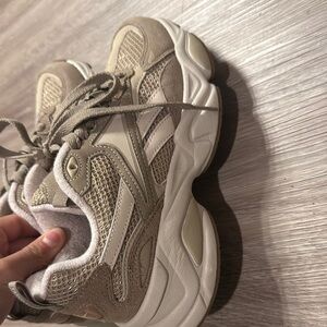 Reebok Women's Beige Sneakers